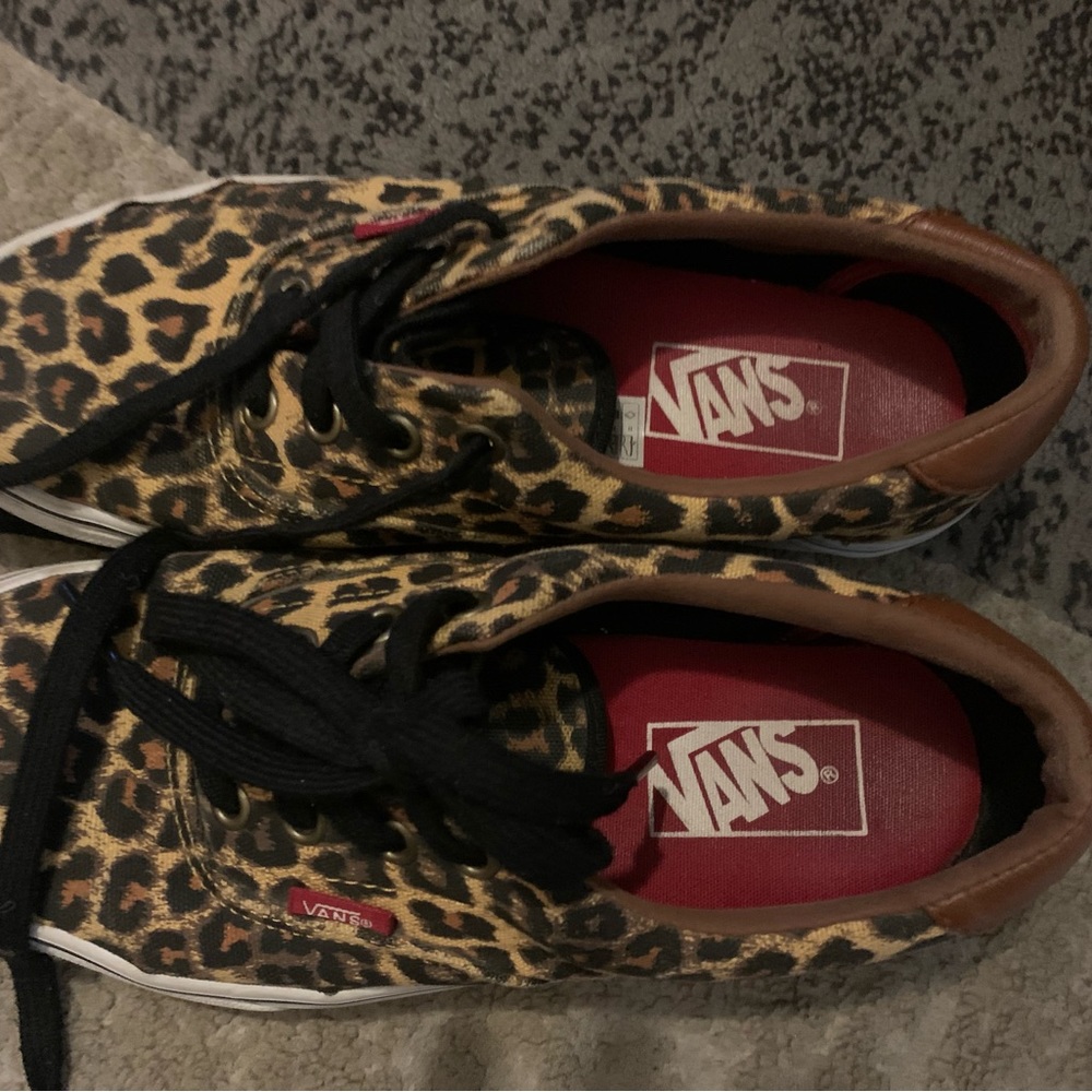 Leopard vans - Picture 2 of 2